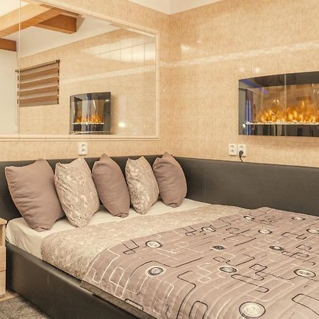 פראג Wellness Studio! Finnish Sauna, Whirlpool, Gym & More! מראה חיצוני תמונה